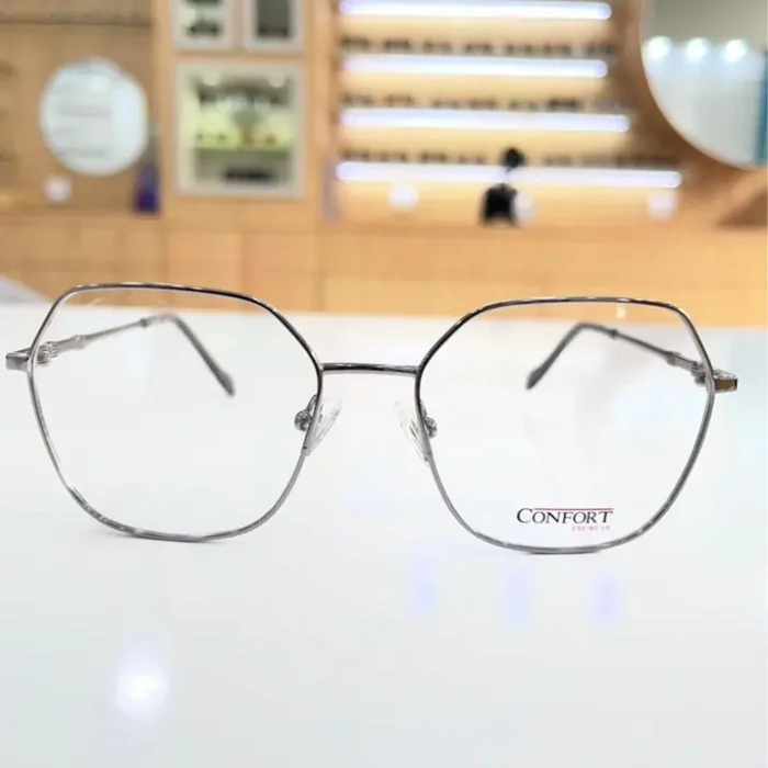 Lunettes de vue hexagonales argentées à monture fine en métal brillant, branches droites avec embouts, style élégant.