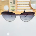 Lunettes œil de chat noir dégradé à finition brillante, branches fines et vis visibles, style élégant au quotidien.