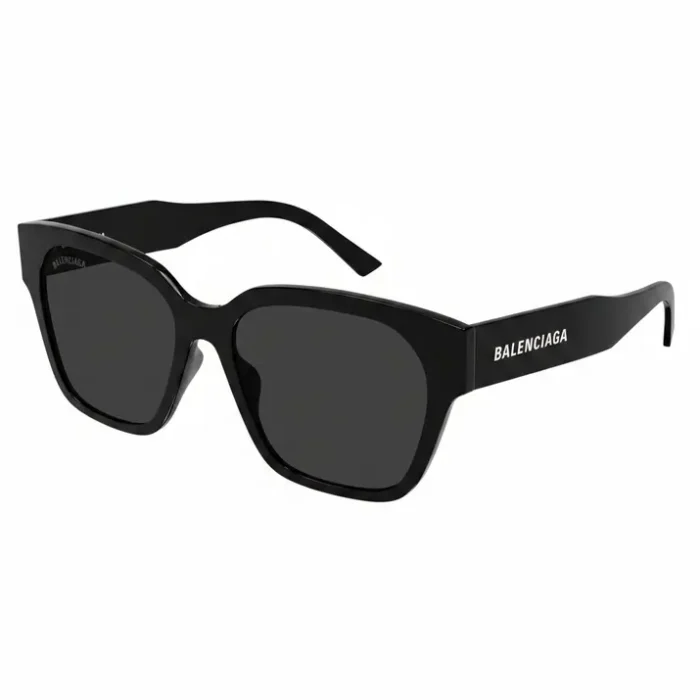 Balenciaga lunette de soleil rectangulaire avec monture noire, branches épaisses et logo BALENCIAGA blanc, verres teintés foncés.