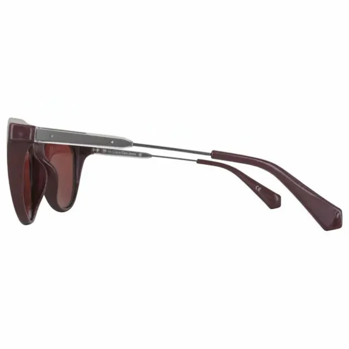 Calvin Klein lunette de soleil marron en métal Calvin Klein lunette de soleil marron avec branches en métal, manchons bruns solides et verres teintés.