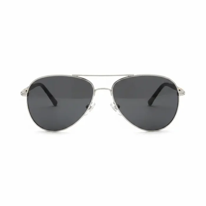 Lunette de soleil style aviateur en métal argenté, grands verres fumés, branches noires avec détail doré en vue de face et profil.