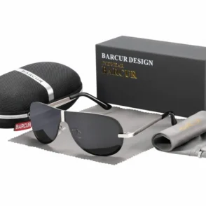 Lunette de soleil homme de luxe à verres sombres, monture métal fine, avec étui zippé et chiffon de nettoyage gris.