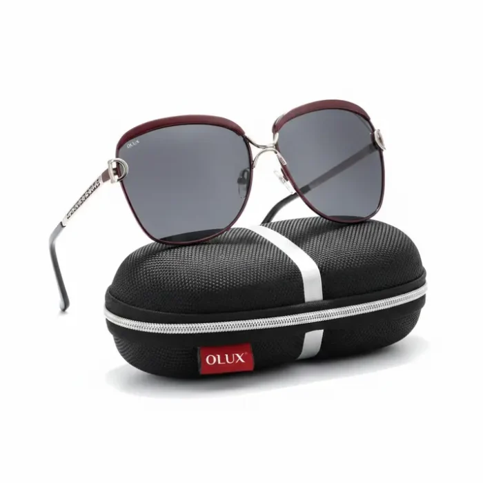 Lunettes de soleil femme polarisées carrées avec étui Lunettes de soleil femme polarisées carrées à monture épaisse noire, verres foncés et étui rigide zippé noir.