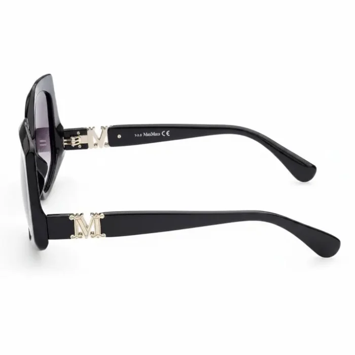 Lunettes de vue et de soleil noires à monture épaisse Lunettes de vue et de soleil noires à monture épaisse, verres teintés et détail doré sur la charnière.