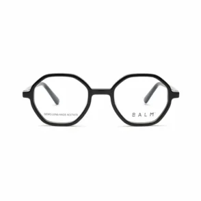 Personne portant une monture noire polygonale en acétate, verres clairs, tenant une branche; achat lunette de vue en ligne.