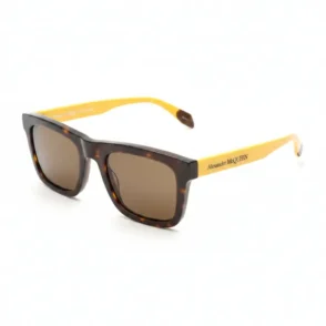 Alexander McQueen lunettes de soleil oversize carrées, monture acétate noire, branches jaunes avec logo doré, verres foncés.