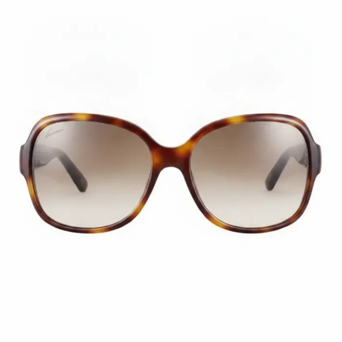 Gucci lunette de soleil élégante pour femme Gucci lunette de soleil au design élégant avec monture premium, vue de face, style luxe pour protéger des UV.