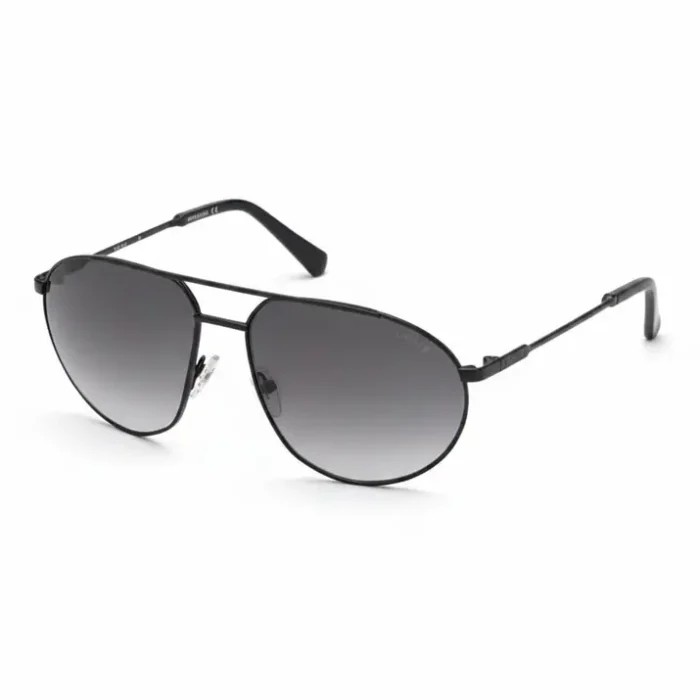 Guess lunette de soleil homme style aviateur avec verres foncés et monture métallique noire à plaquettes réglables.