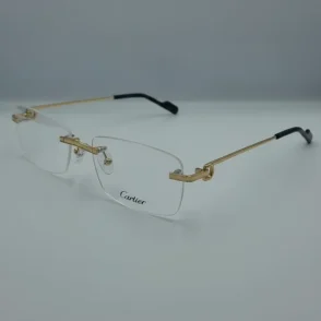 Lunette Cartier de vue homme sans contour avec verres rectangulaires transparents et branches métalliques dorées.