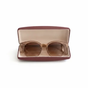 Lunette de soleil Chopard avec monture élégante et verres teintés, vue de face sur fond neutre.