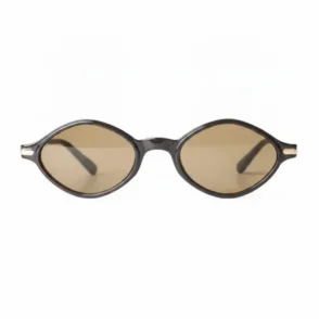 Lunette de soleil Francaise ovale avec monture noire, verres teintés et branches épaisses au style contemporain.