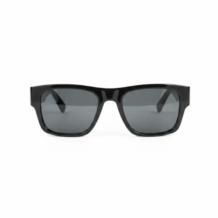 Lunette de soleil H&M homme – style urbain Lunette de soleil H&M homme portée, monture moderne et verres teintés pour un look urbain.