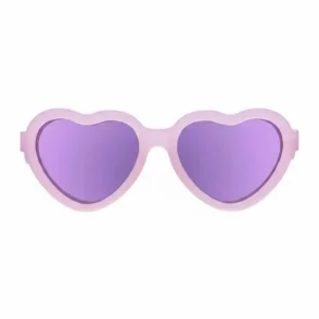 Lunette de soleil coeur à monture rose pâle avec verres teintés violet, vue de face avec branches visibles sur les côtés.