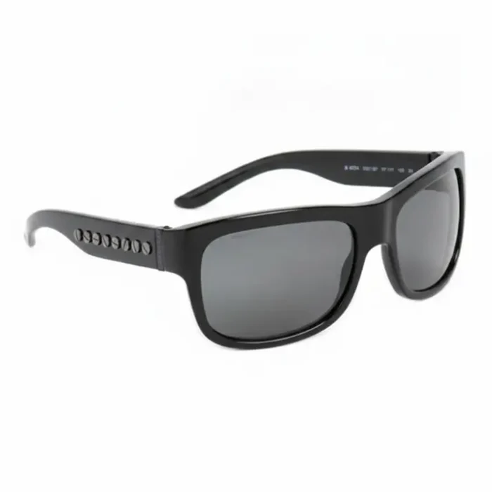 Lunette de soleil femme Burberry avec monture élégante, vue de face, mettant en valeur le style et la protection UV.