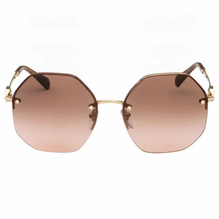 Lunette de soleil femme Bvlgari élégante Lunette de soleil femme Bvlgari au design élégant, vue de face, avec verres teintés et monture raffinée.