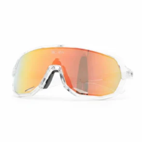 Lunette de soleil golf grande visière incurvée jaune orangé, monture transparente et pont nasal marqué pour sport extérieur.