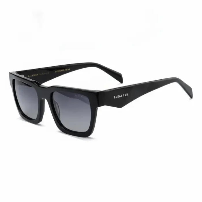 Lunette de soleil homme Casablanca portée sur un visage, monture élégante et verres protecteurs contre les UV.
