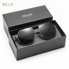 Lunette de soleil homme Dior vue de face, monture élégante et verres teintés pour un look premium au quotidien.
