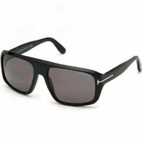 Lunette de soleil homme Tom Ford noire, monture épaisse rectangulaire, verres teintés foncés et détail métal doré sur les branches.