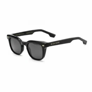 Lunette de soleil maroc posée de face, montrant la monture et les verres pour un style chic au quotidien.