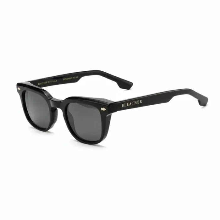 Lunette de soleil maroc élégante et tendance Lunette de soleil maroc posée de face, montrant la monture et les verres pour un style chic au quotidien.
