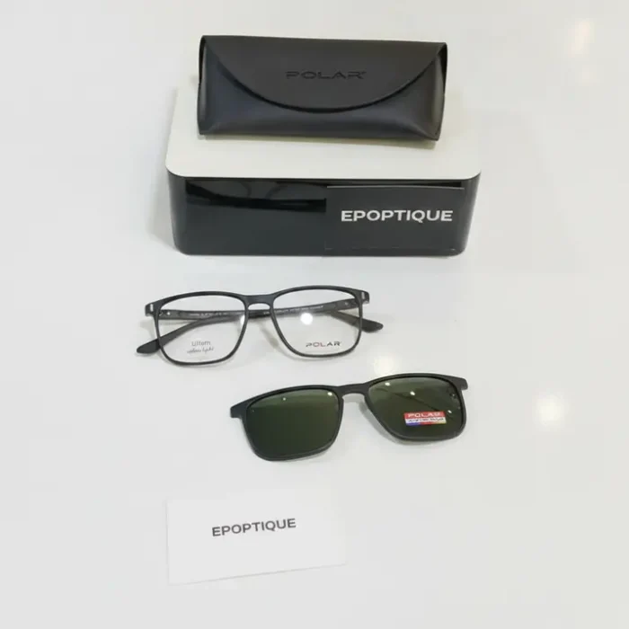 Lunette de soleil polar POLAR avec étui noir Lunette de soleil polar POLAR noire à verres foncés, avec étui noir POLAR et boîte EPOPTIQUE en arrière-plan.