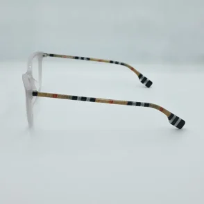 Lunette de vue Burberry homme avec monture élégante, vue de face, mettant en valeur la forme et les détails de finition.