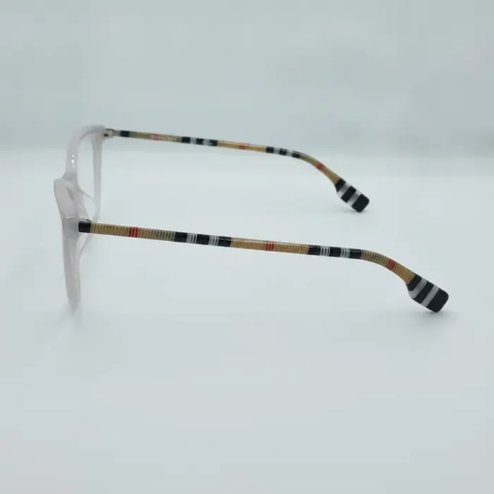 Lunette de vue Burberry homme élégante Lunette de vue Burberry homme avec monture élégante, vue de face, mettant en valeur la forme et les détails de finition.