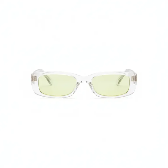 Lunette de vue carre élégante et moderne Lunette de vue carre avec monture angulaire au style moderne, posée de face sur fond clair.