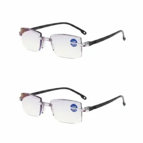 Deux paires de Lunette de vue de loin rimless, verres transparents rectangulaires et branches noires, avec étiquette sur les verres.