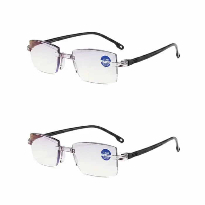 Lunette de vue de loin rimless rectangulaire Deux paires de Lunette de vue de loin rimless, verres transparents rectangulaires et branches noires, avec étiquette sur les verres.