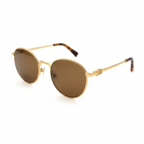 Miu Miu lunettes de soleil femme portées par une femme, monture chic et verres teintés, style mode.
