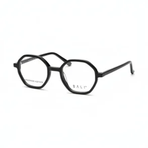 Femme portant un Model de lunette de vue pour femme noir, monture octogonale épaisse, verres transparents, main sur la branche.